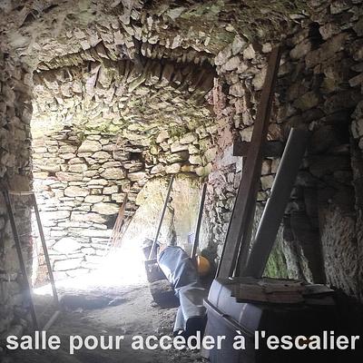 Découverte d'un escalier (vidéo)